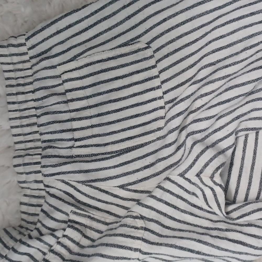 Old Navy Black and White Striped Capris - Picture 5 of 5